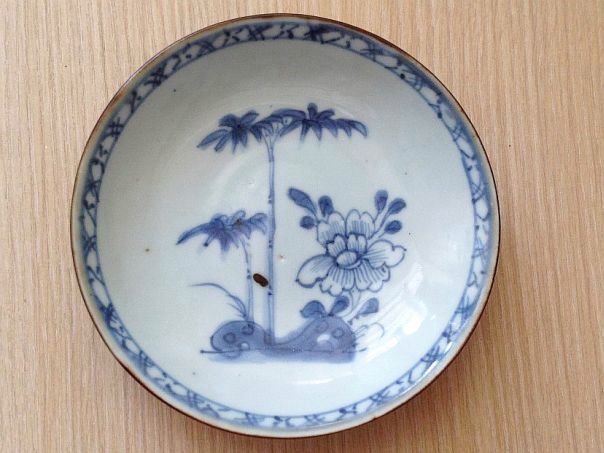 Saucer with bamboo, peony and rock - (0033)